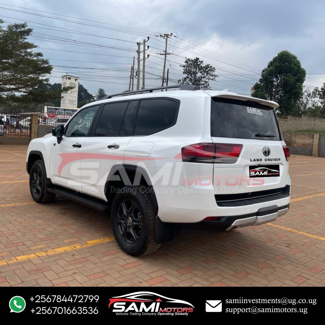 Toyota Land Cruiser GR Sport - 2024 - Image 6