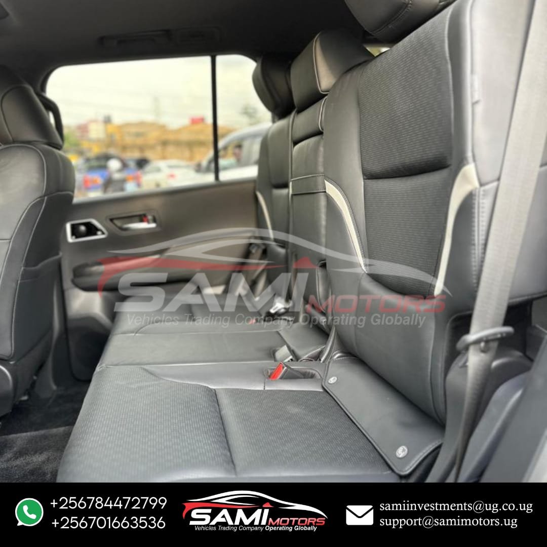 Toyota Land Cruiser GR Sport - 2024 - Image 12