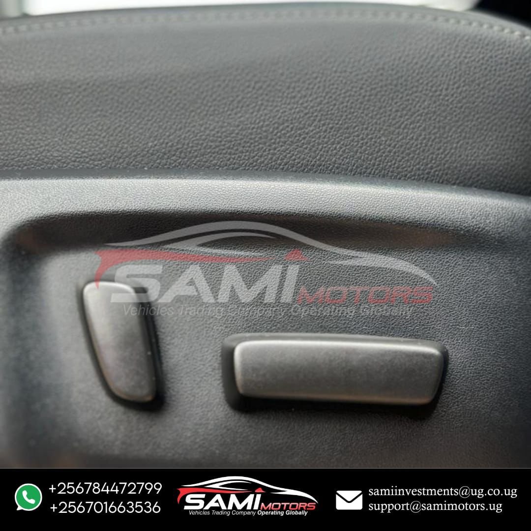 Toyota Hilux Rogue - 2023 (2) - Image 9