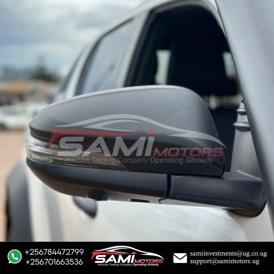 Toyota Hilux Rogue - 2023 (2) - Image 17